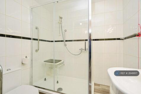 Bathroom With Shower Seat