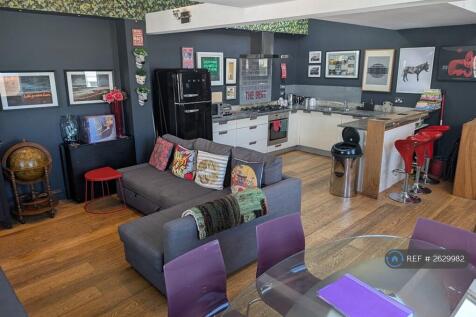 Lounge &amp; Kitchen