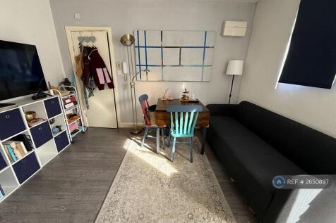 Lounge/Kitchen Area