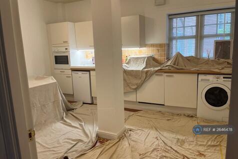 Newly Painted Large Kitchen 