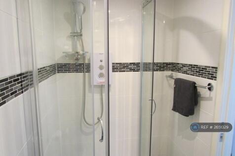 Electric Shower With Glass Cubical
