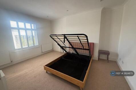 Large Bedroom - Back 