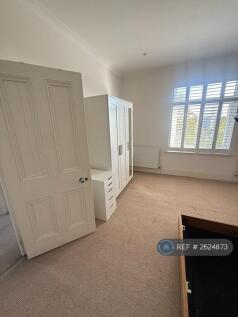 Large Bedroom - Back 