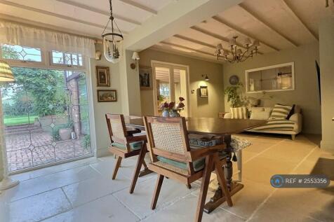 Open-Plan Living/Dining Area