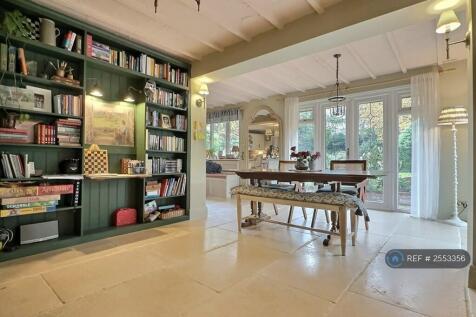 Open-Plan Living/Dining Area