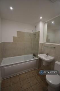 Main Bathroom/Shower