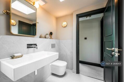 2nd Floor Bathroom
