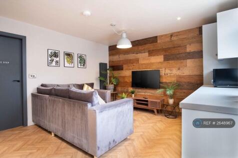 Kitchen/Living Room (2)