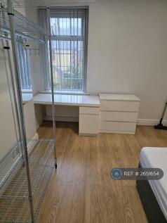 Middle Bedroom