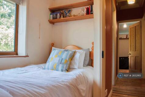 Bedroom. 3 