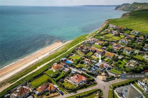 Location - Only 50m From The Beaches And Coast 