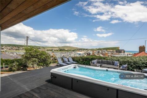 View Over The Pool Deck