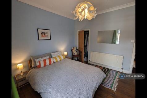 Front Double Bedroom With Walk In Wardrobe
