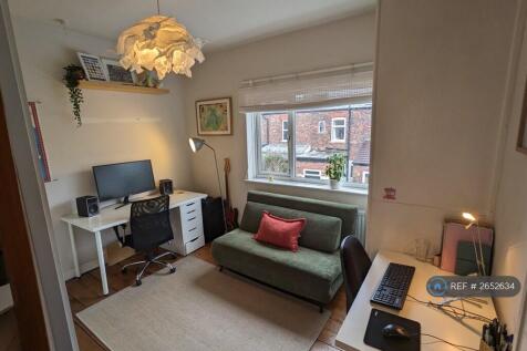 Back Double Bedroom With Built In Wardrobes