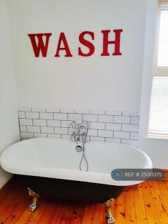 1st Floor Main Bathroom