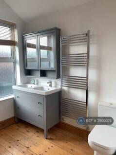 1st Floor Main Bathroom