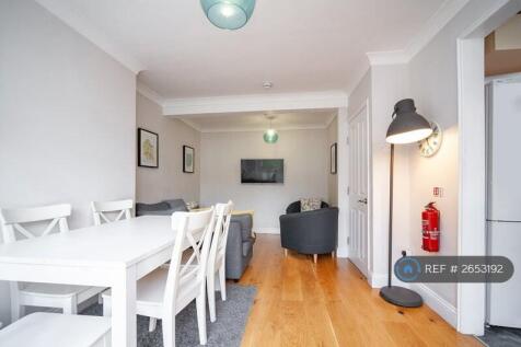  Cosy Living/Dining Area