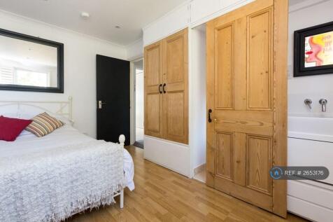 Master Bedroom 2 Cupboard And Entrance To Ensuite