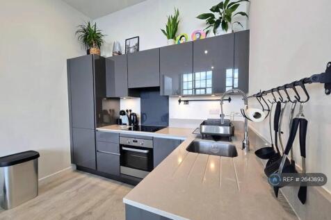 Sleek Fitted Kitchen, Integrated Appliances