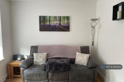 Example Of Furnished To Show Space - Living Room 
