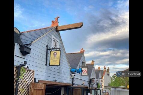 Roofs Of Pymmes Mews