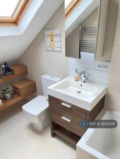 En-Suite Bathroom w Bath And Shower