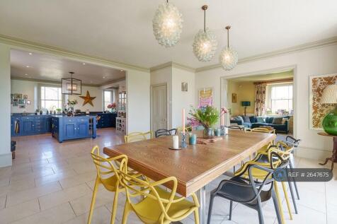 Kitchen And Dinning Area