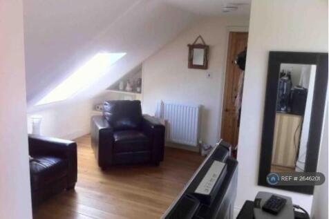 8 Ensuite Rooms With Power Showers &amp; Large Smarts