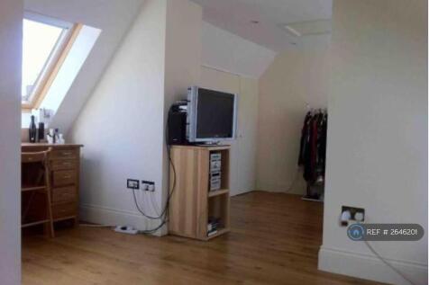 8 Ensuite Rooms With Power Showers &amp; Large Smarts