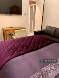 Huge Ensuite Rooms With Smart Tvs