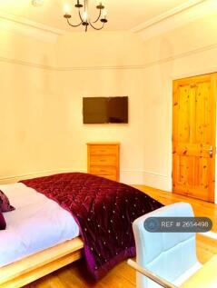 Huge Ensuite Bedrooms With Smart Tvs