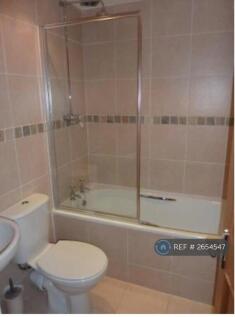 8 Ensuites With Power Showers * Big Smarts
