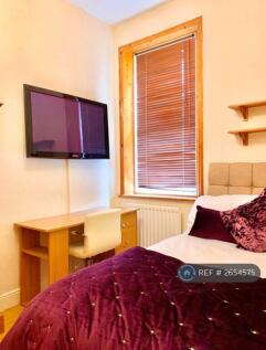Big Ensuite Rooms With Smart Tvs