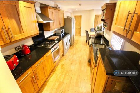 Huge Breakfast Kitchen With All Appliances