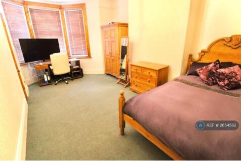 Big Bedrooms With Ensuite And Smart Tv