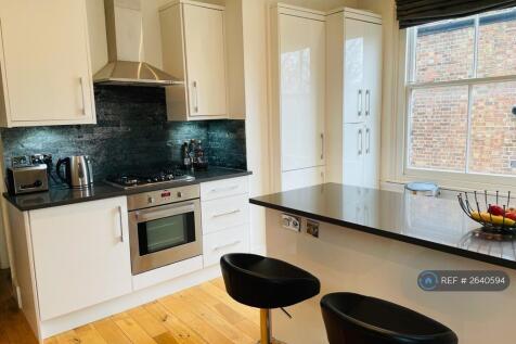 Kitchen & Breakfast Bar