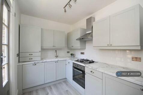 Fully Fitted Kitchen