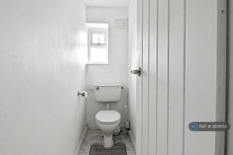 Toilet 2 (Upstairs)