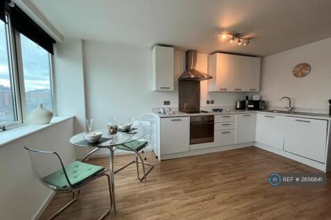 Kitchen / Dining Area