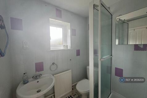 Bedroom 4 Ensuite