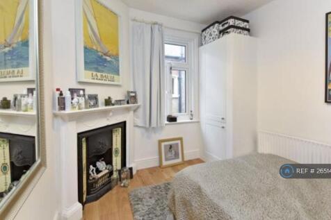 Beautifully Restored Cosy Double Bedrooms