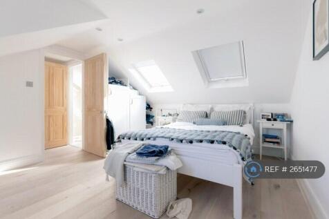 Master Bedroom Upstairs With En-Suite Wetroom 