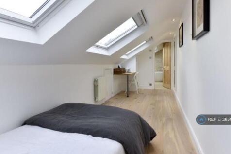 Long Bedroom With Study Area And En-Suite