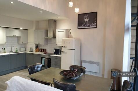 Living / Kitchen Area