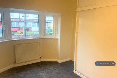 Main Bedroom With Built In Wardrobe/Storage