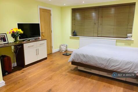 Master Bedroom Fitted Bed