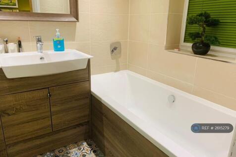 Ensuite Bath & Shower Room