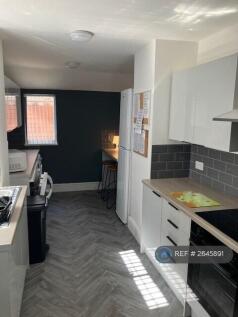Fully Fitted Kitchen