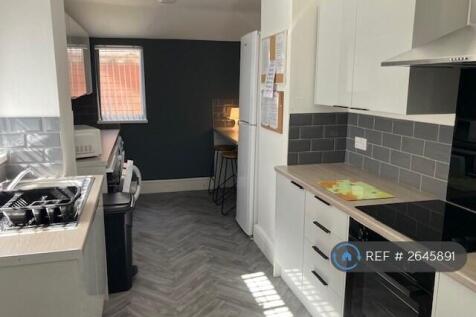 Kitchen With Ceramic Hob & Fan Assisted Oven