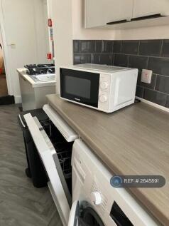 Fully Fitted Kitchen